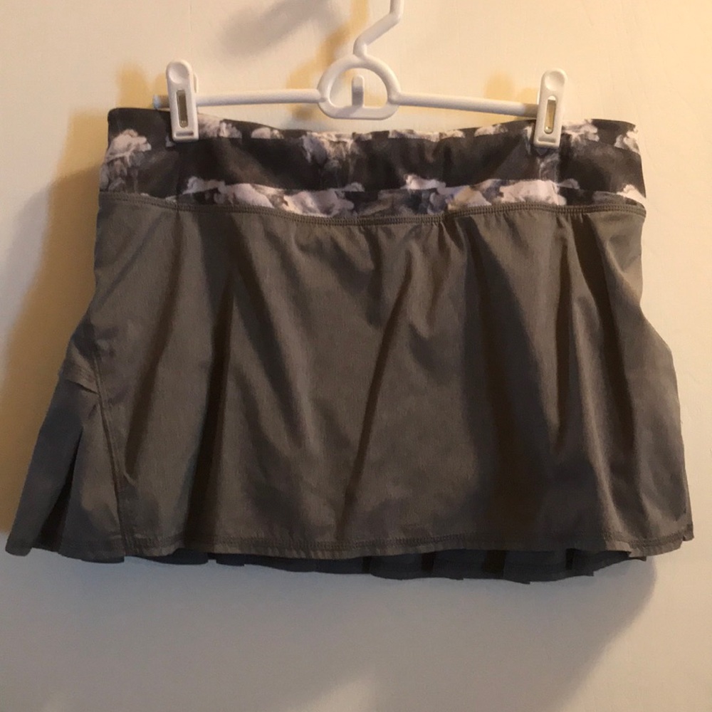 lululemon athletica Gray Skirt with Black & White Floral Waistband